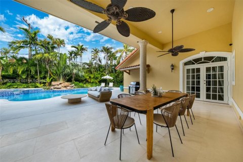 Villa ou maison à louer à Coral Gables, Floride: 5 chambres, 319.77 m2 № 1988532 - photo 4
