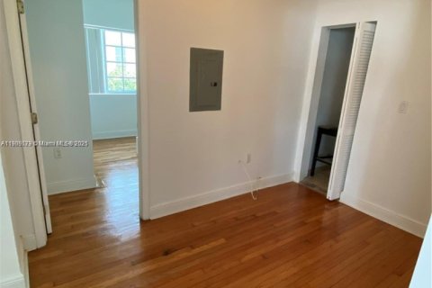 Copropriété à louer à Miami Beach, Floride: 2 chambres, 66.89 m2 № 2016344 - photo 5