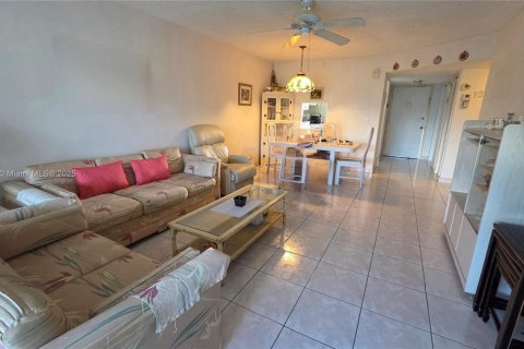 Condominio en venta en Deerfield Beach, Florida, 2 dormitorios, 84.26 m2 № 2076912 - foto 2