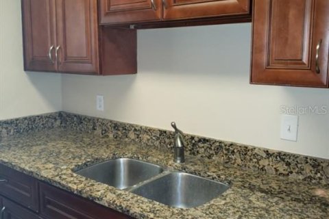 Condominio en alquiler en Orlando, Florida, 2 dormitorios, 72.46 m2 № 1909378 - foto 4