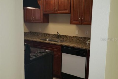 Condominio en alquiler en Orlando, Florida, 2 dormitorios, 72.46 m2 № 1909378 - foto 3