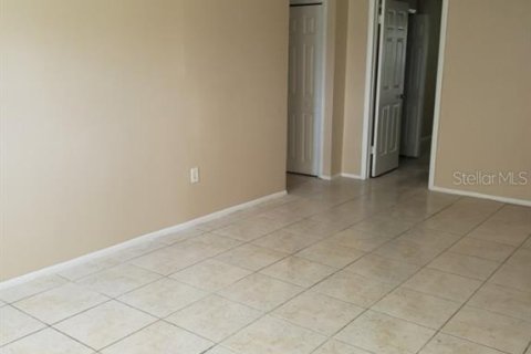 Condominio en alquiler en Orlando, Florida, 2 dormitorios, 72.46 m2 № 1909378 - foto 2