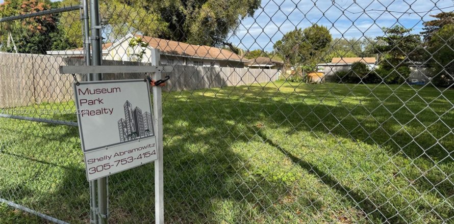 Земельный участок в Майами, Флорида № 1995866