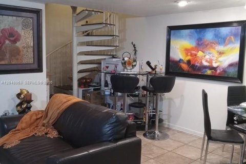 Condo in Miami, Florida, 2 bedrooms № 2241495