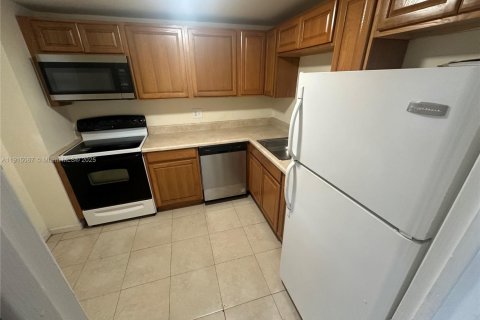 Condominio en alquiler en Sunrise, Florida, 2 dormitorios, 94.76 m2 № 1970224 - foto 10