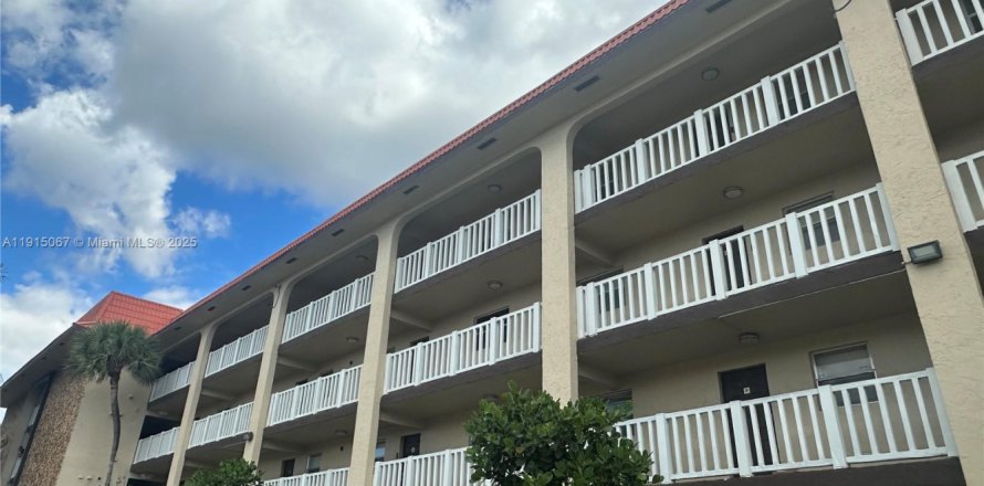 Condominio en Sunrise, Florida, 2 dormitorios  № 1970224