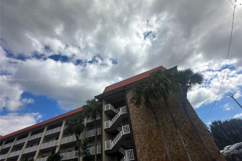 Condominio en alquiler en Sunrise, Florida, 2 dormitorios, 94.76 m2 № 1970224 - foto 19