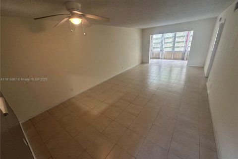 Condominio en alquiler en Sunrise, Florida, 2 dormitorios, 94.76 m2 № 1970224 - foto 15
