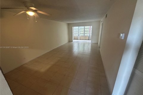 Condominio en alquiler en Sunrise, Florida, 2 dormitorios, 94.76 m2 № 1970224 - foto 14