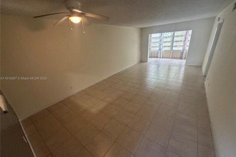 Condominio en alquiler en Sunrise, Florida, 2 dormitorios, 94.76 m2 № 1970224 - foto 7