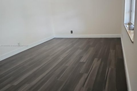 Купить кондоминиум в Норт-Лодердейл, Флорида 2 спальни, 102.38м2, № 2022743 - фото 13