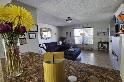 Кондоминиум с 2 спальнями в Норт-Лодердейл, Флорида № 2022743