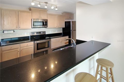 Condo in Tampa, Florida, 2 bedrooms  № 1815791 - photo 11