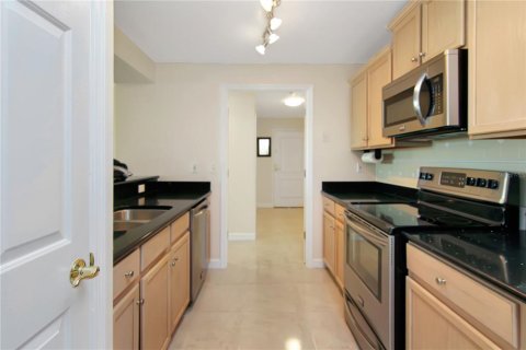 Condo in Tampa, Florida, 2 bedrooms  № 1815791 - photo 10