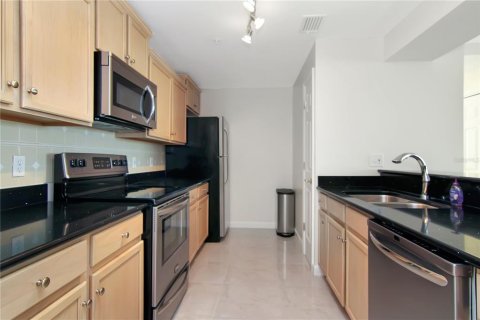 Condo in Tampa, Florida, 2 bedrooms  № 1815791 - photo 9