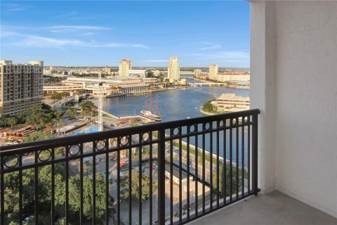 Condo in Tampa, Florida, 2 bedrooms  № 1815791 - photo 8
