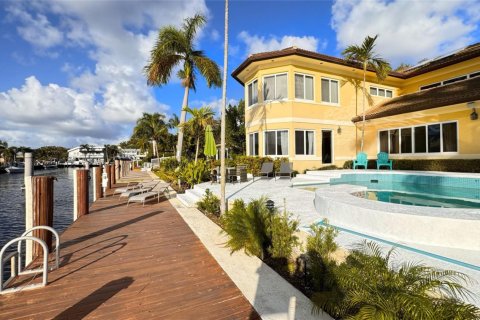 House in Pompano Beach, Florida 3 bedrooms, 329.43 sq.m. № 1231264 - photo 1