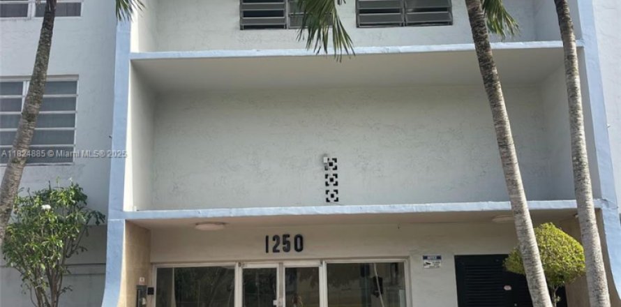 Condominio en North Miami, Florida, 1 dormitorio № 1790537