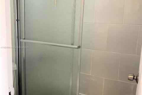 Condominio en venta en North Miami, Florida, 1 dormitorio, 76.18 m2 № 1790537 - foto 14