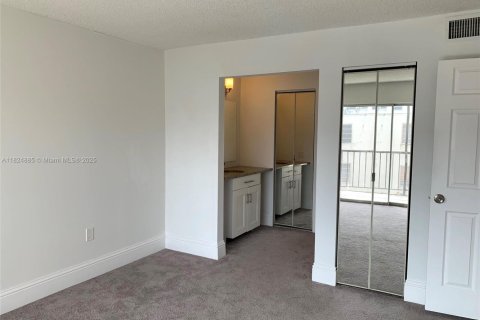 Condominio en venta en North Miami, Florida, 1 dormitorio, 76.18 m2 № 1790537 - foto 12