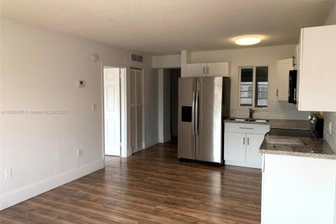 Condominio en venta en North Miami, Florida, 1 dormitorio, 76.18 m2 № 1790537 - foto 10
