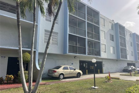 Condominio en venta en North Miami, Florida, 1 dormitorio, 76.18 m2 № 1790537 - foto 3