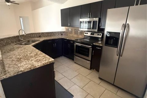 House in Palm Coast, Florida 4 bedrooms, 160.72 sq.m. № 2376633 - photo 7