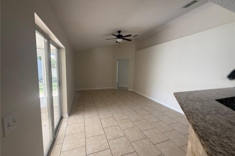 House in Palm Coast, Florida 4 bedrooms, 160.72 sq.m. № 2376633 - photo 12