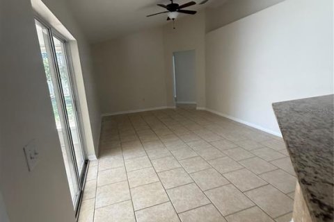 House in Palm Coast, Florida 4 bedrooms, 160.72 sq.m. № 2376633 - photo 11