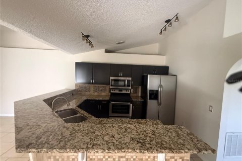 House in Palm Coast, Florida 4 bedrooms, 160.72 sq.m. № 2376633 - photo 9