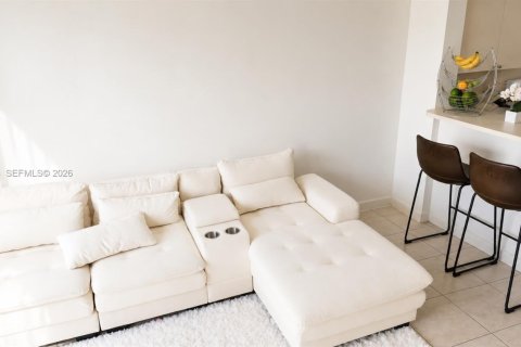 Condo in Cutler Bay, Florida, 1 bedroom  № 2181783 - photo 4