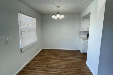 Condo in North Palm Beach, Florida, 2 bedrooms  № 1967966 - photo 12