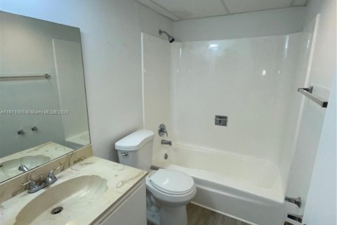 Condo in North Palm Beach, Florida, 2 bedrooms  № 1967966 - photo 24