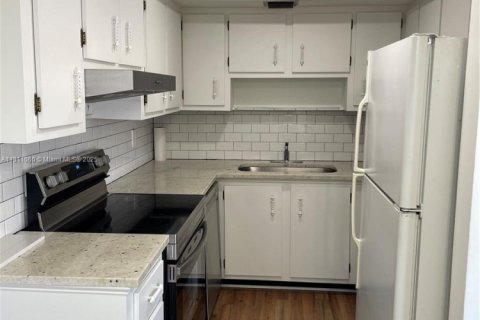 Condo in North Palm Beach, Florida, 2 bedrooms  № 1967966 - photo 8