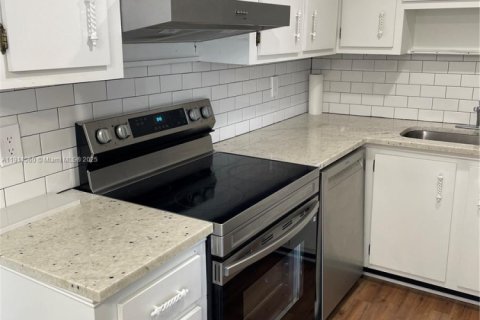 Condo in North Palm Beach, Florida, 2 bedrooms  № 1967966 - photo 9