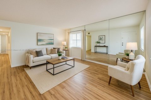 Condo in North Palm Beach, Florida, 2 bedrooms  № 1967966 - photo 5