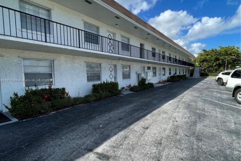 Condo in North Palm Beach, Florida, 2 bedrooms  № 1967966 - photo 2