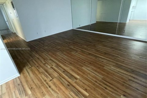 Condo in North Palm Beach, Florida, 2 bedrooms  № 1967966 - photo 6