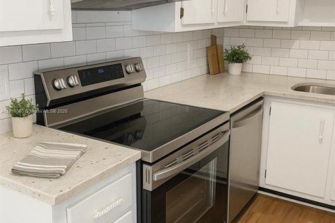 Condo in North Palm Beach, Florida, 2 bedrooms  № 1967966 - photo 7