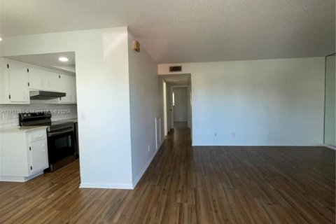 Condo in North Palm Beach, Florida, 2 bedrooms  № 1967966 - photo 14