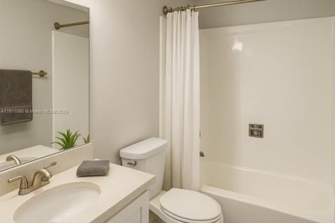 Condo in North Palm Beach, Florida, 2 bedrooms  № 1967966 - photo 23