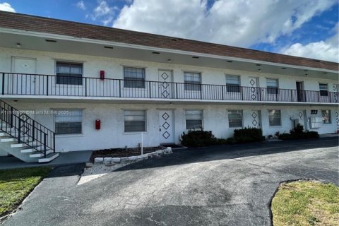 Condo in North Palm Beach, Florida, 2 bedrooms  № 1967966 - photo 1