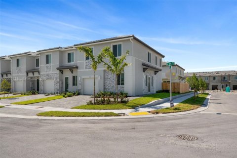 Touwnhouse à vendre à Homestead, Floride: 4 chambres, 166.3 m2 № 2090460 - photo 2