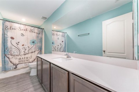 House in Dundee, Florida 5 bedrooms, 183.48 sq.m. № 1913425 - photo 9