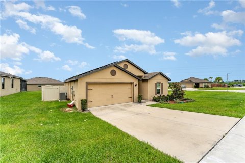 House in Dundee, Florida 5 bedrooms, 183.48 sq.m. № 1913425 - photo 16
