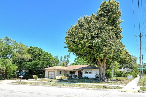 House in Sarasota, Florida 3 bedrooms, 99.59 sq.m. № 2155524 - photo 4