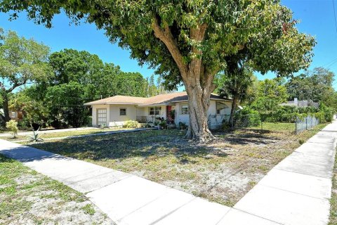 House in Sarasota, Florida 3 bedrooms, 99.59 sq.m. № 2155524 - photo 5