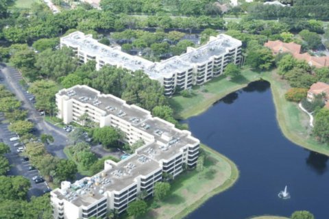 Condo in Delray Beach, Florida, 2 bedrooms  № 1182987 - photo 1