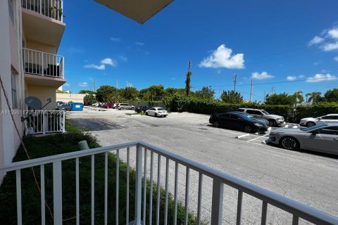 Copropriété à vendre à North Miami Beach, Floride: 1 chambre, 61.13 m2 № 2052044 - photo 12