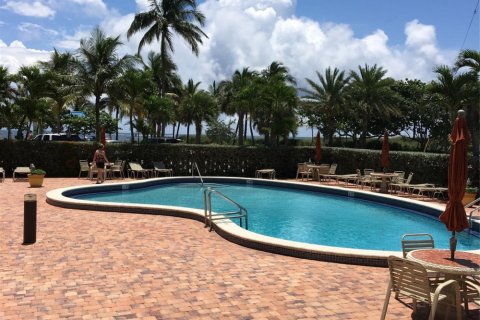 Condo in Pompano Beach, Florida, 1 bedroom  № 1173154 - photo 1